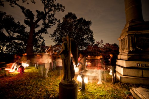 sleepy-hollow-cemetery-lantern-tour-delavan